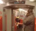 Au făcut sex în metrou, de plictiseală (VIDEO)